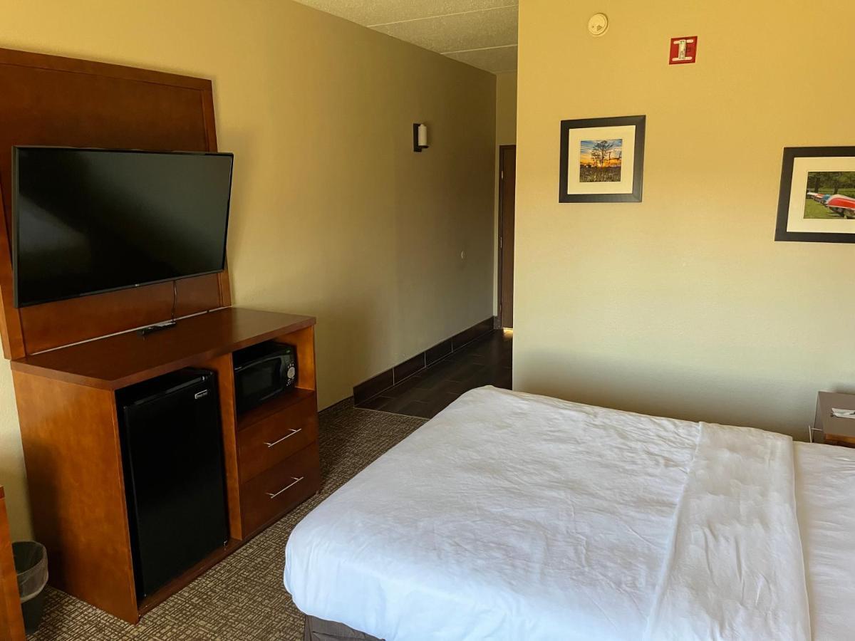 Wingate By Wyndham Hotel